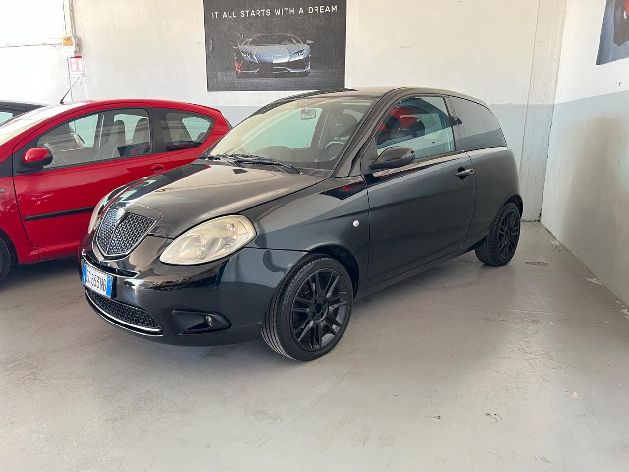 Lancia Ypsilon 1.3 MJT 75 CV MomoDesign
