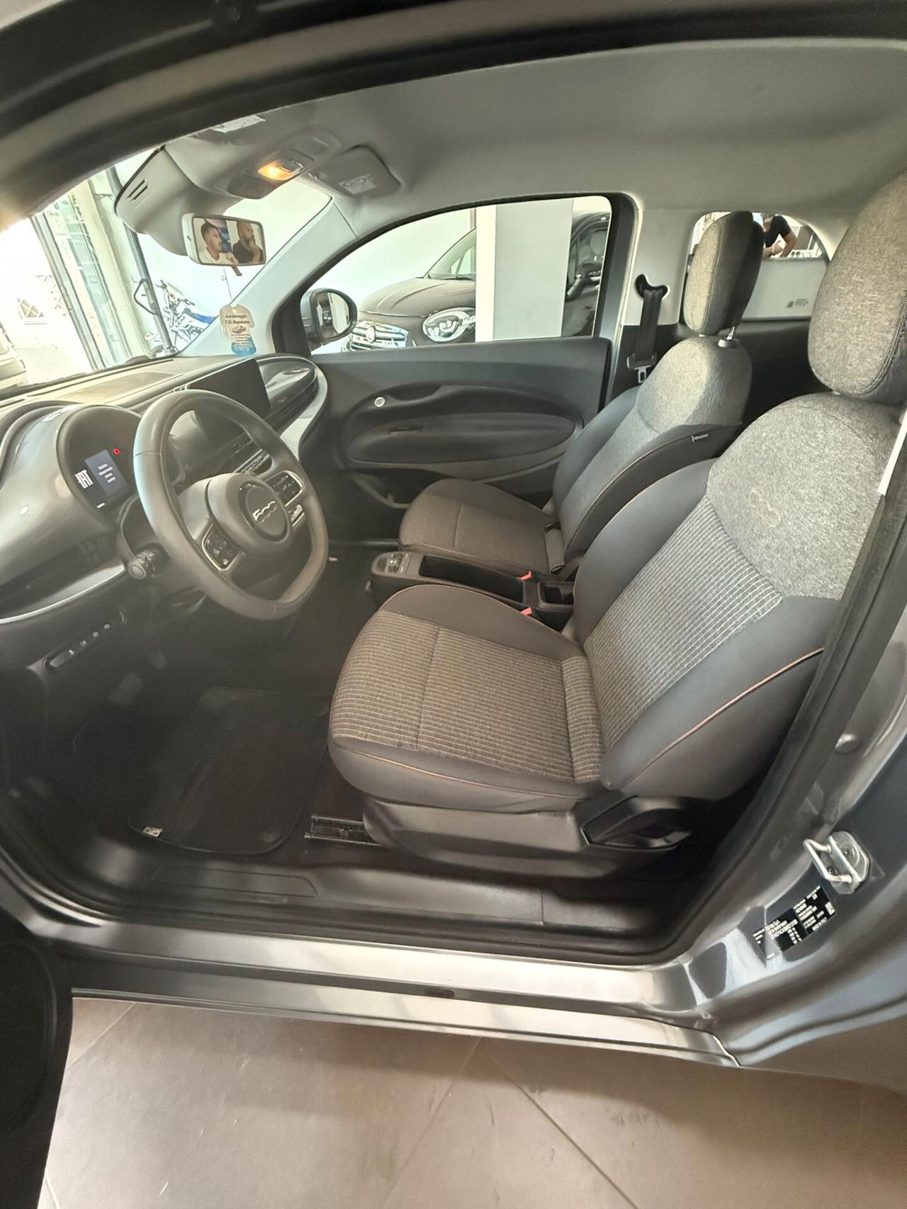 Fiat 500 500e Berlina 42 kWh Passion