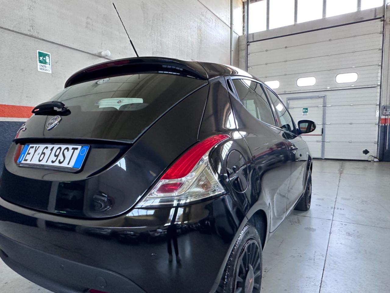 Lancia Ypsilon 1.2 69 CV 5 porte Gold