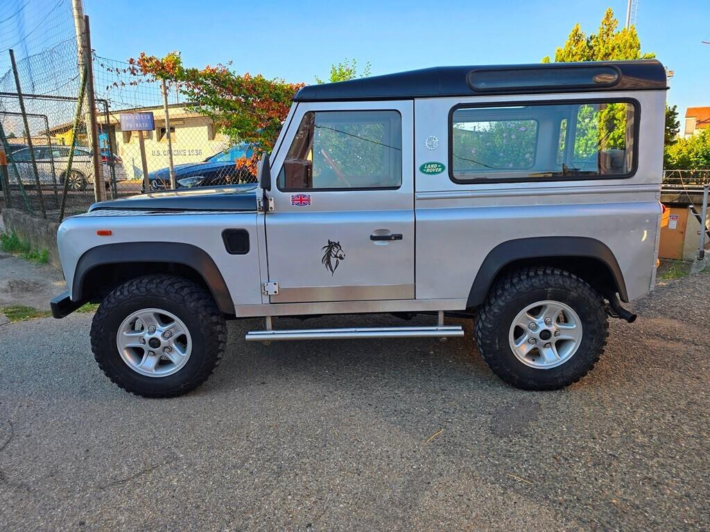 Land Rover Defender 90 TDI 200 RESTAURATA!
