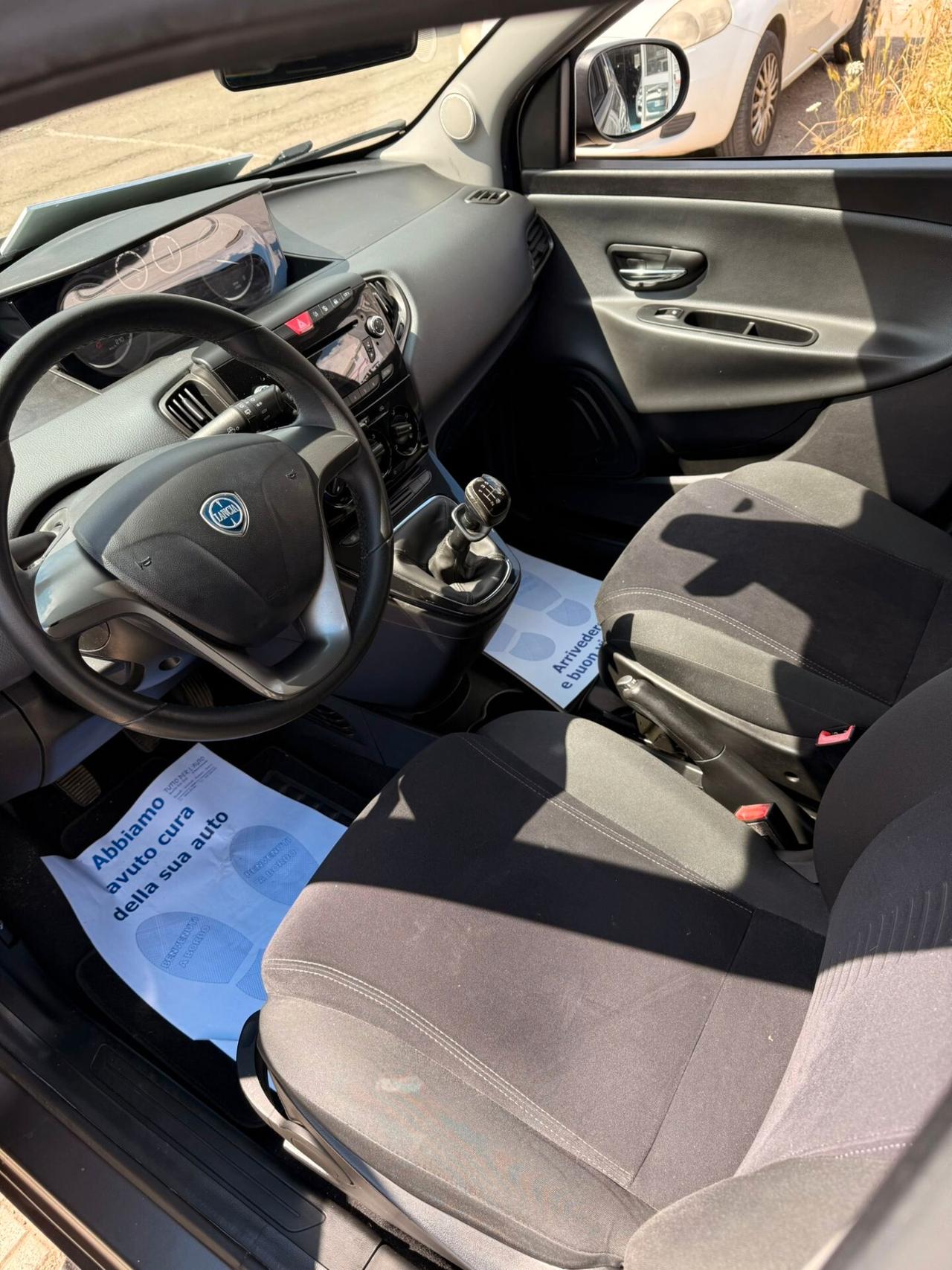 Lancia Ypsilon 1.2 69 CV 5 porte S&S Platinum