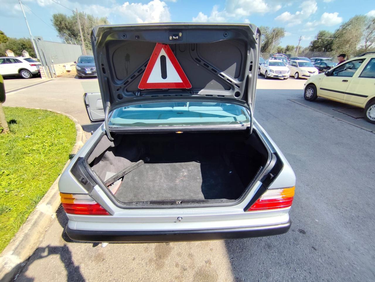 Mercedes-benz V W124 COUPE'