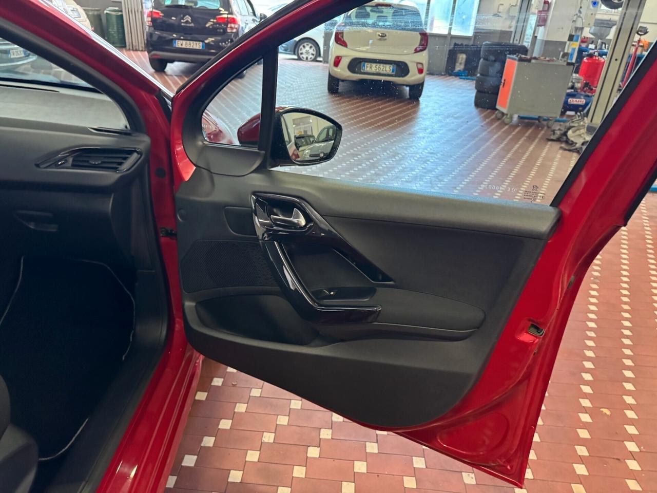 Peugeot 208 PureTech 82 5 porte Allure - IDEALE PER NEOPATENTATI