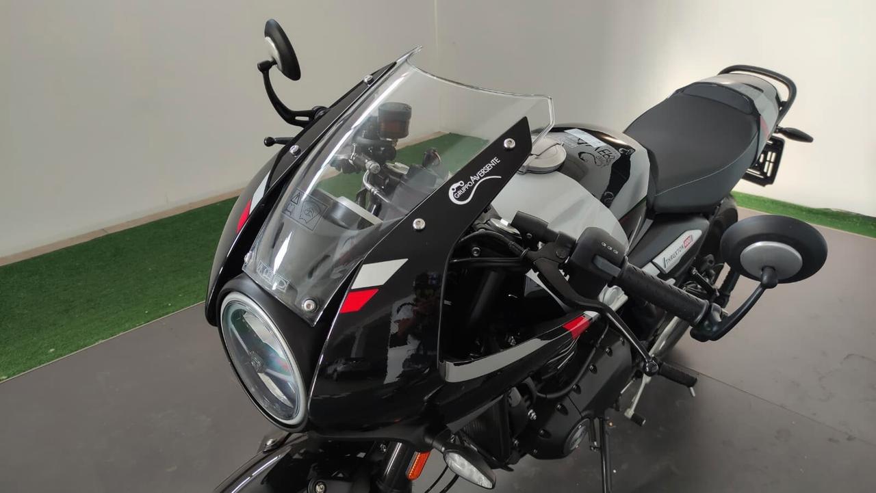 Triumph Thruxton 400