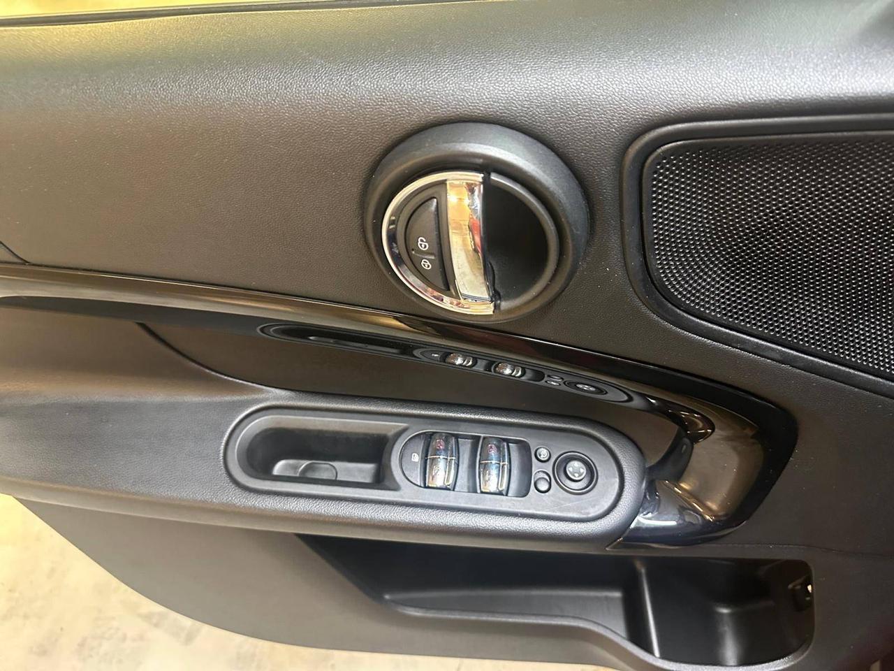 MINI Countryman Cooper SE ALL4 Essential