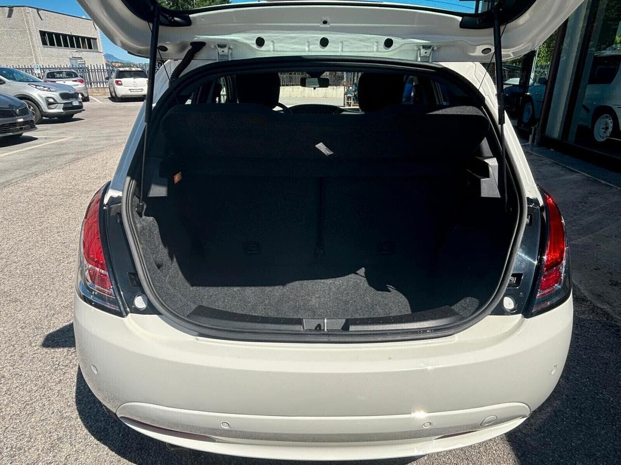 Lancia Ypsilon 1.0 FireFly 5 porte S&S Hybrid Ecochic Gold