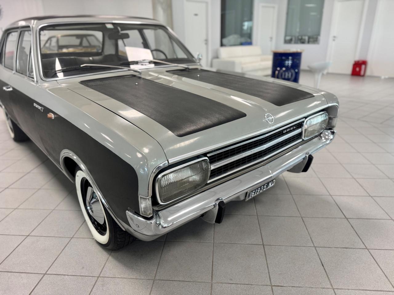 Opel Rekord 1.9 C Lusso Automatic/Clima