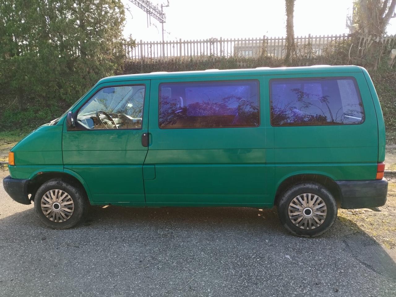 Volkswagen Transporter 2.4 D Caravelle