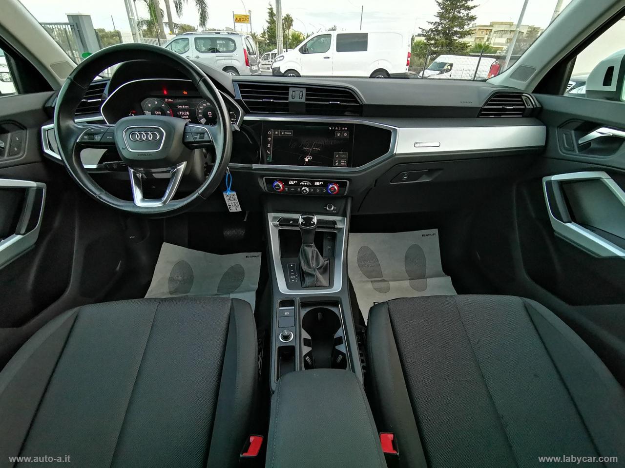 AUDI Q3 35 TDI S tronic Business Advanced
