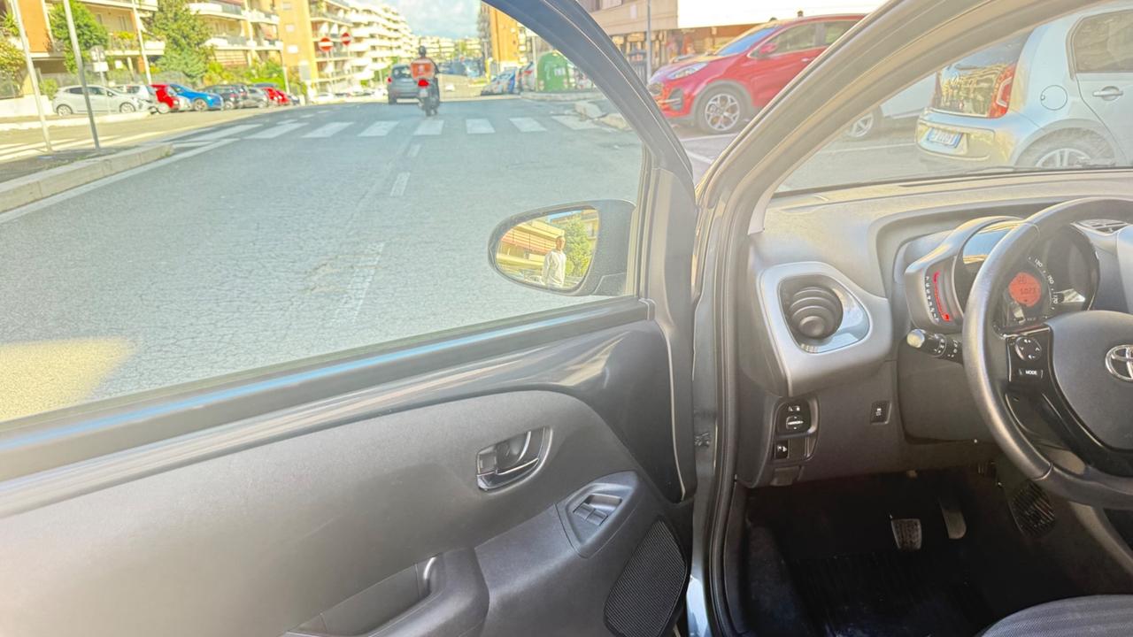 Toyota Aygo 1.0 VVT-i 72 CV 5 porte x-play LED NAVI CAR PLAY KAMERA CERCHI 16 BLUETOOTH