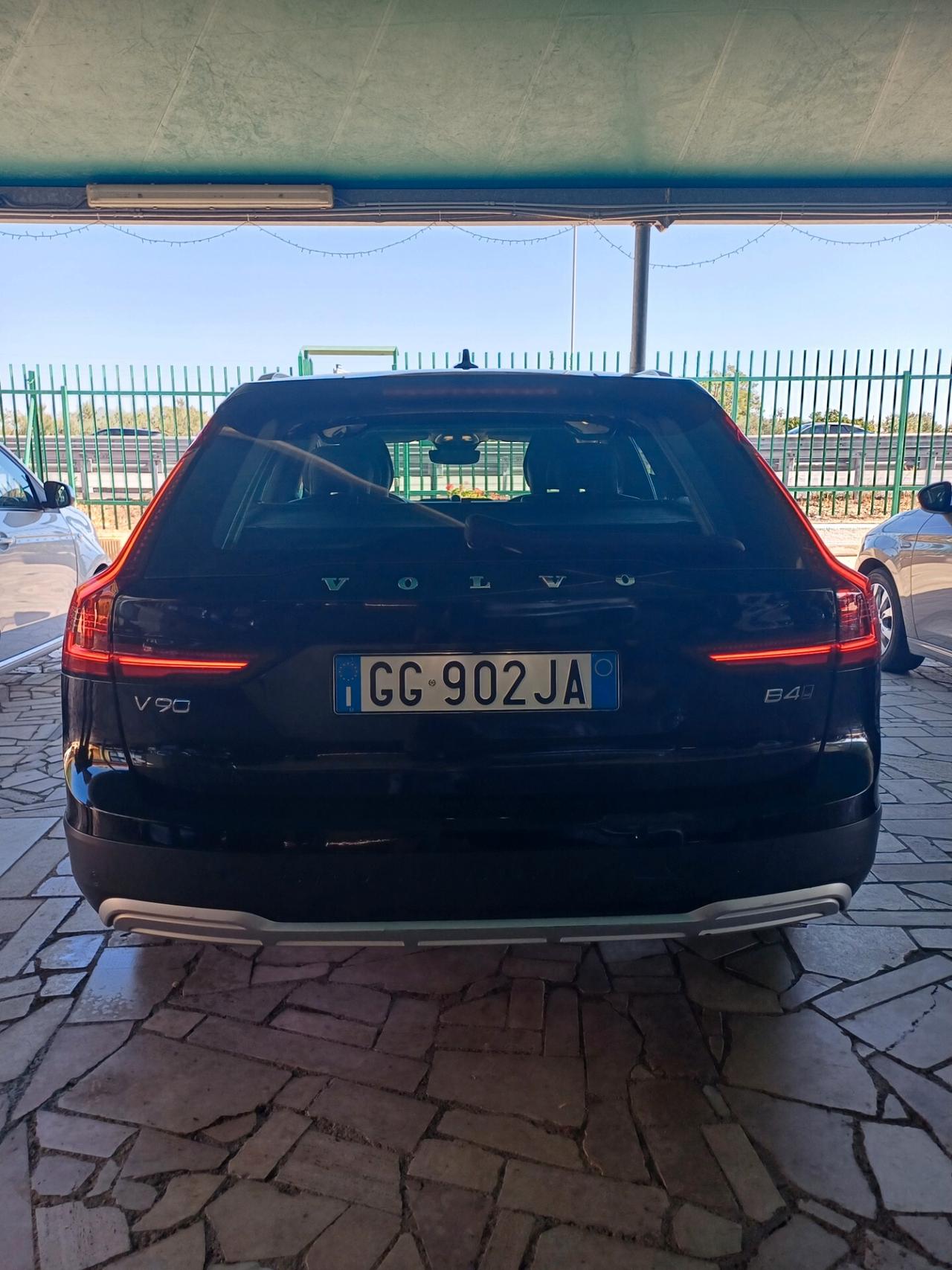 Volvo V90 Cross Country B4 (d) AWD Geartronic Business Pro