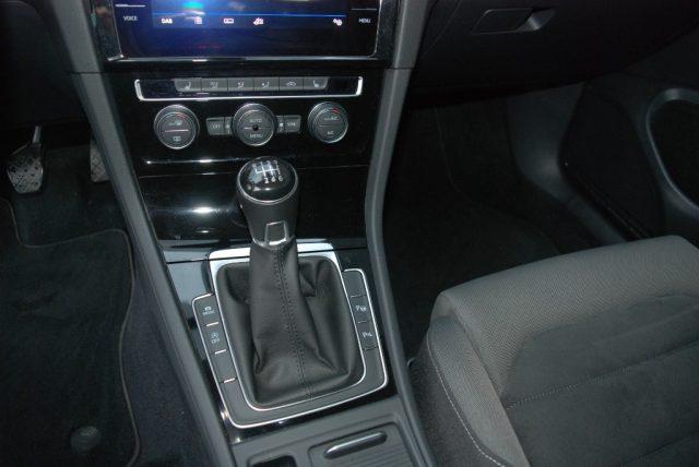 VOLKSWAGEN Golf 2.0 TDI R-Line LED Navi DAB+ ACC 18" ParkAssist