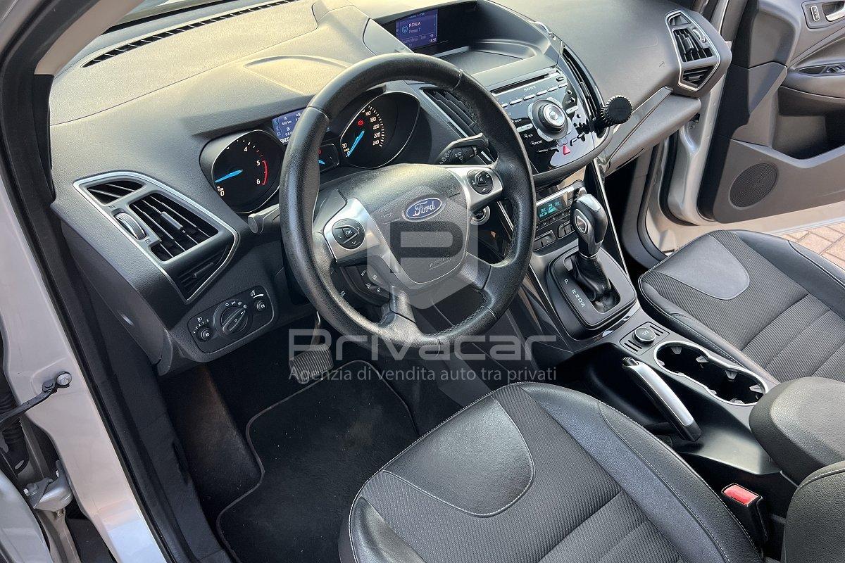 FORD Kuga 2.0 TDCI 140 CV 4WD Powershift Titanium