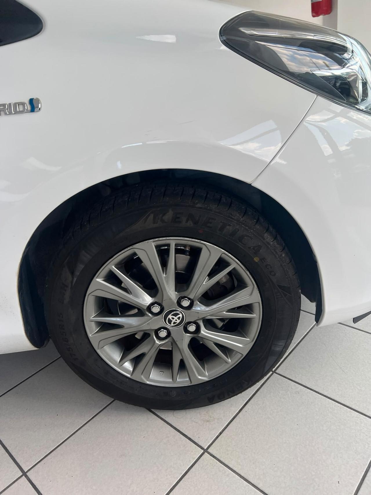 Toyota Yaris III 5p 1.5h Cool + GARANZIA 60 MESI