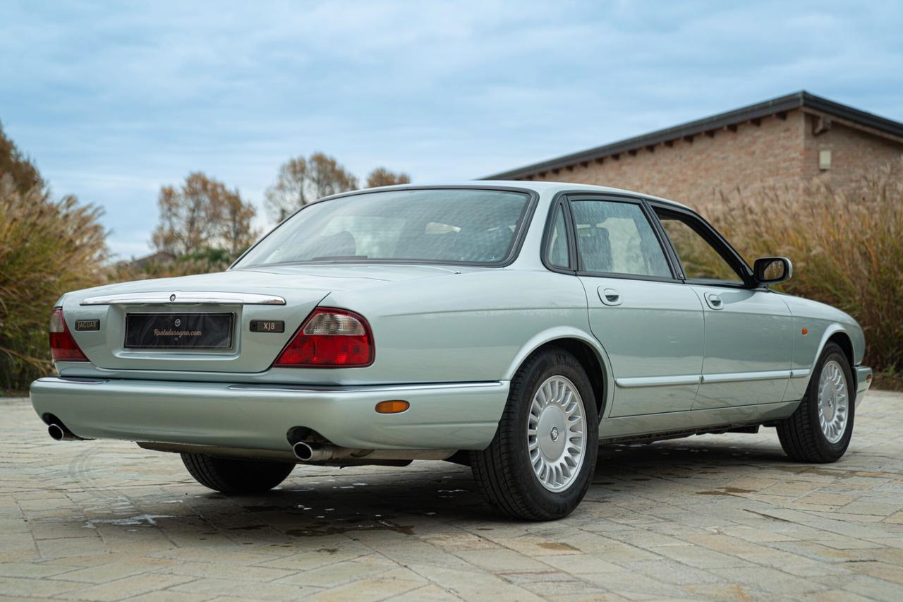 Jaguar XJ8 3.2 - JAG00078