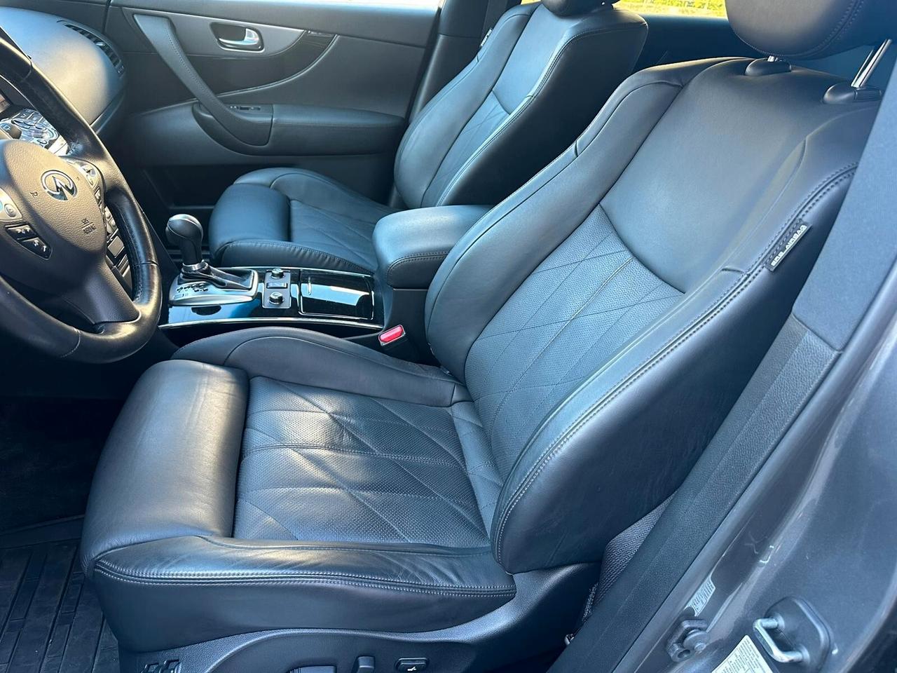 Infiniti QX70 3.0 diesel V6 AT S Premium