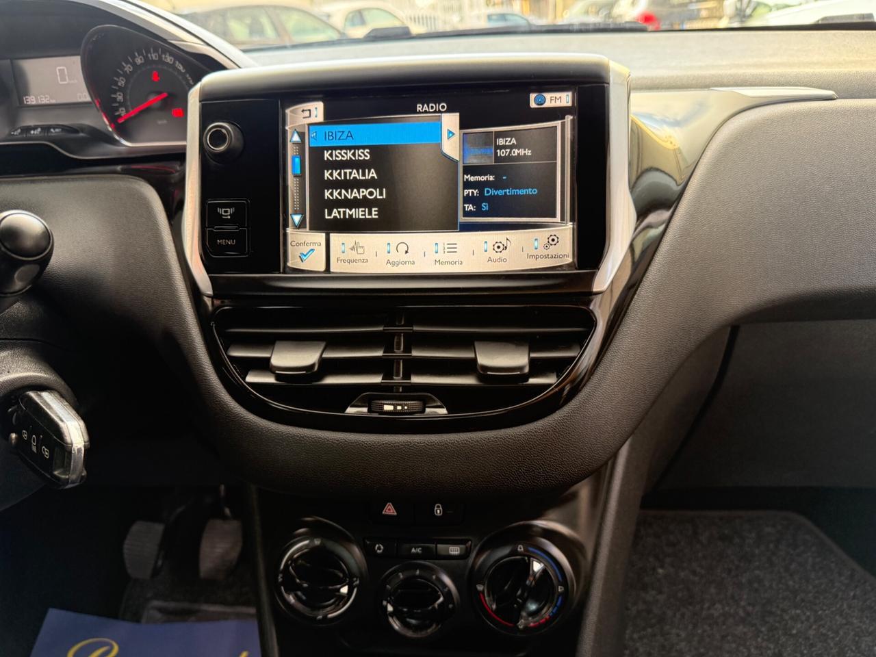 Peugeot 208 1.2benzina 5 porte - 2013