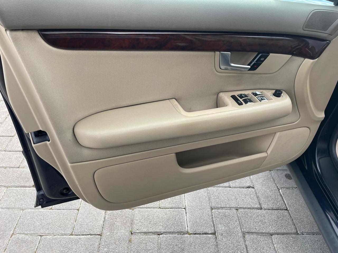 Audi A4 2.5 V6 TDI/180 CV cat quattro Automatica