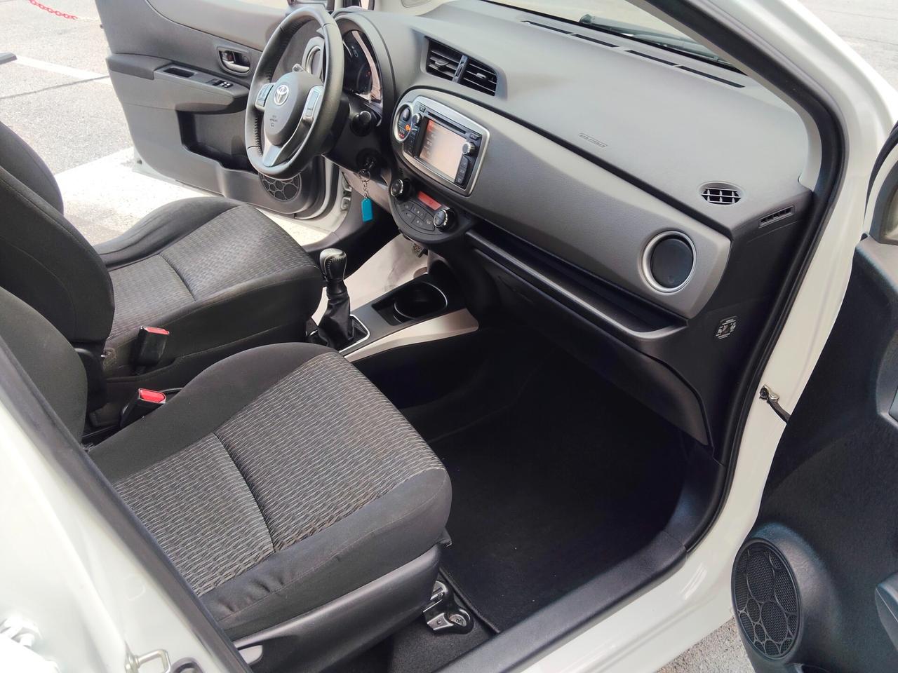 Toyota Yaris 1.0 70cv 5 porte Lounge 60.000km unico proprietario