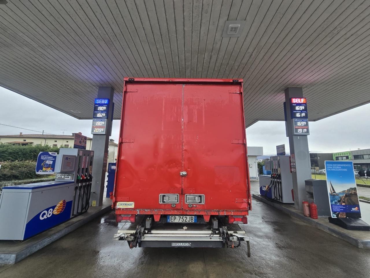 Iveco con sponda idraulica