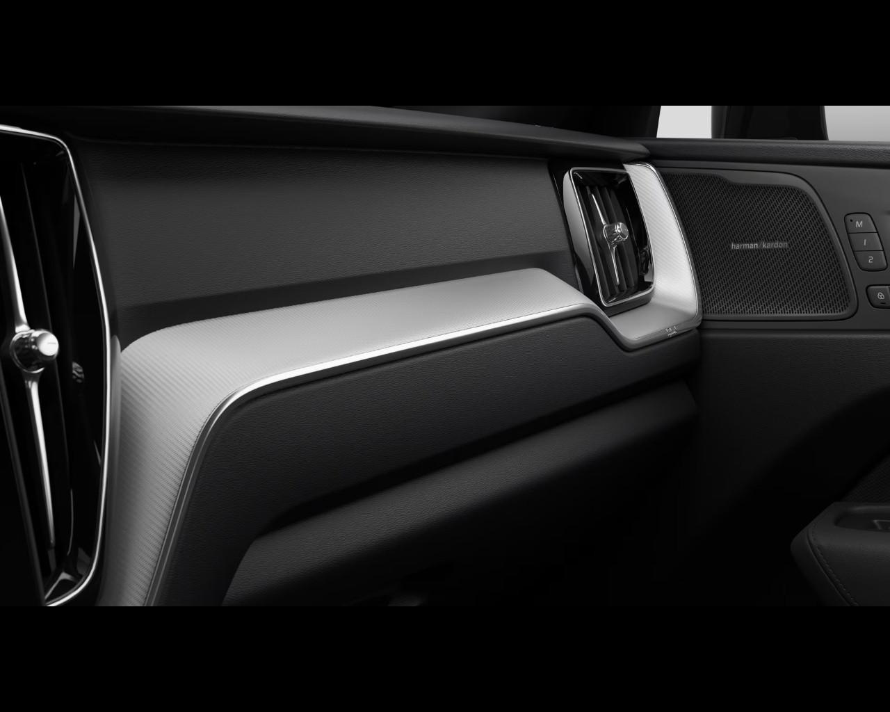 VOLVO XC60 Plus Dark B5 AWD AUTO PREZZO PREMO FINO A FINE MESE