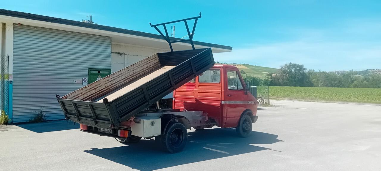 Iveco daily 35.8 ribaltabile trilaterale