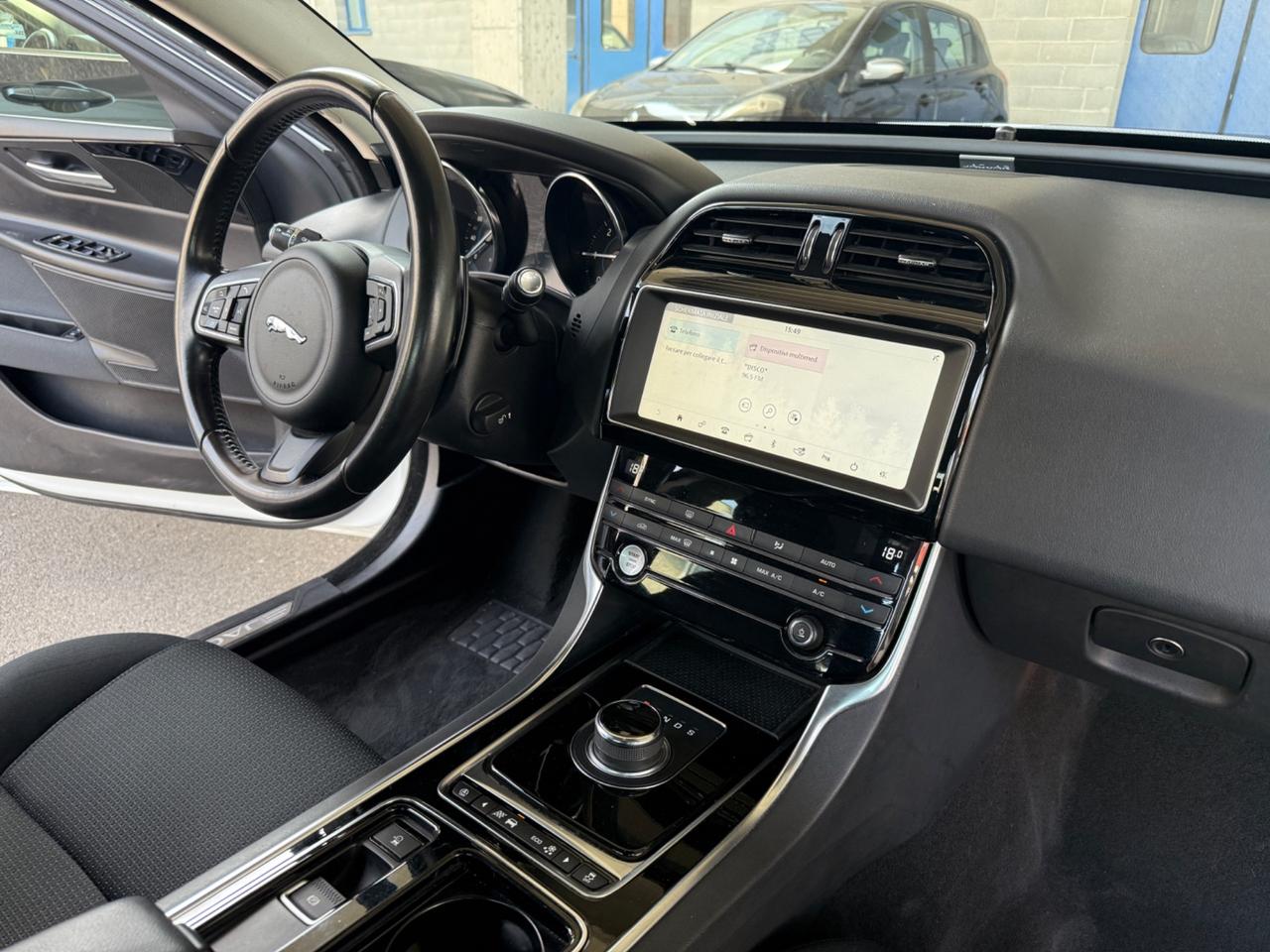Jaguar XE 2.0 D 180 CV aut. Prestige