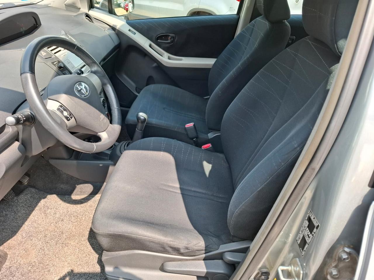 Toyota Yaris 1.0 5 porte