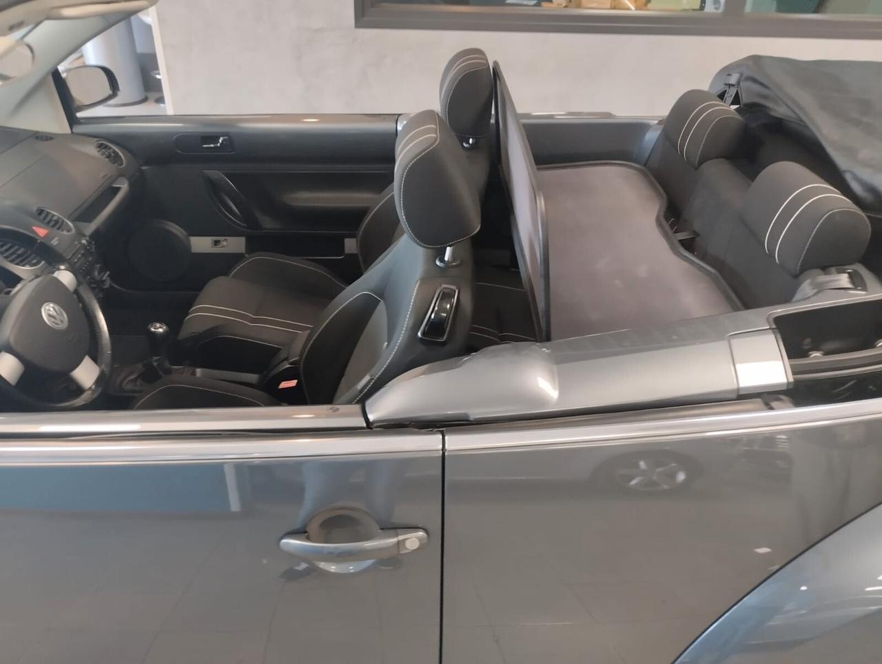 Volkswagen New Beetle 1.6 Cabrio adatta a neopatentati