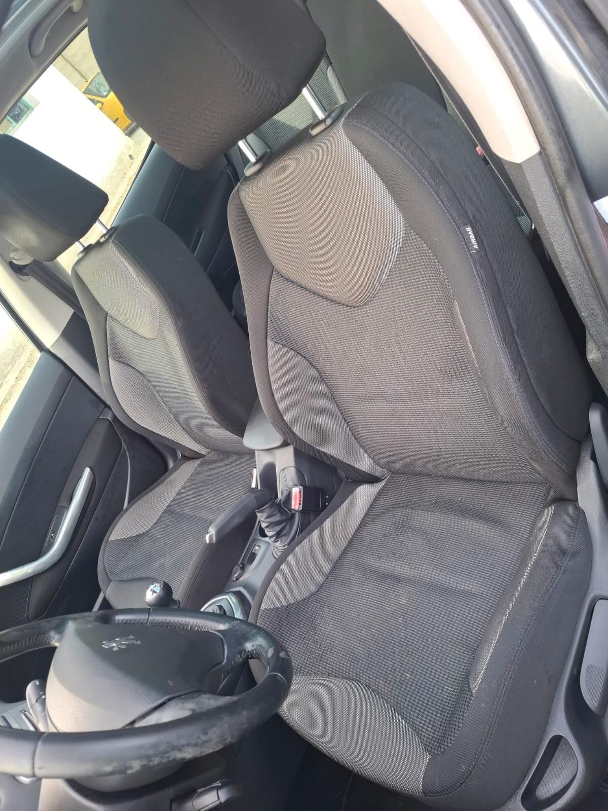 Peugeot 308 1.6 HDi 110CV 5p. Féline (6 Marce)
