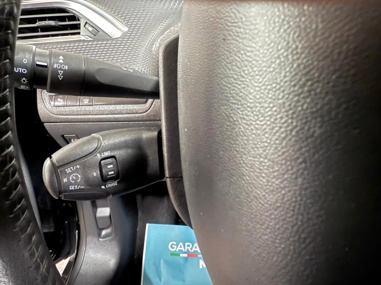 Peugeot 2008 BlueHDi 100 S&S Signature