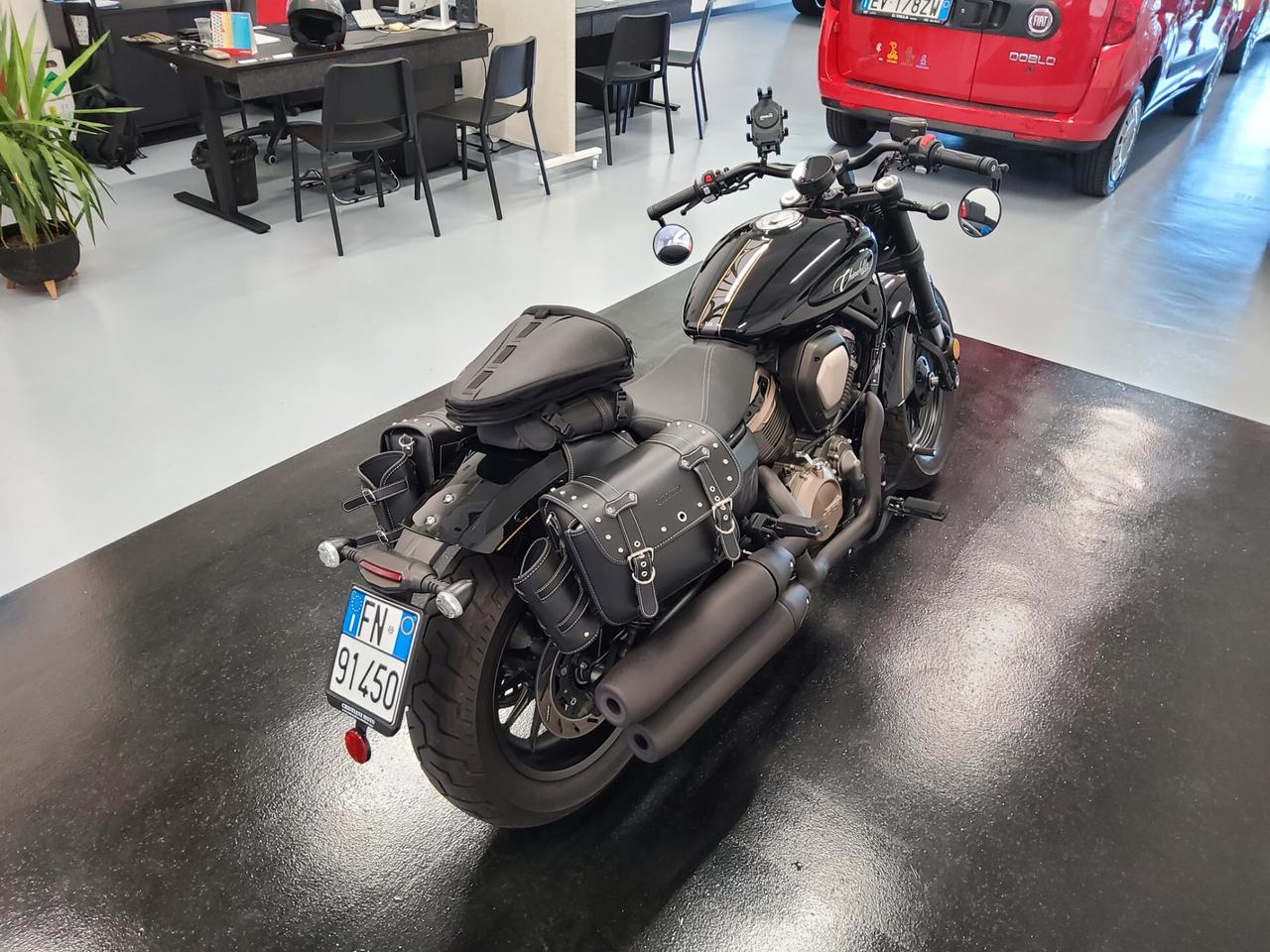 Benda Motorcycles Chinchilla 500 borse laterali incluse