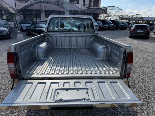 NISSAN NP300 2.5 D 2p. King Cab Easy Chassis