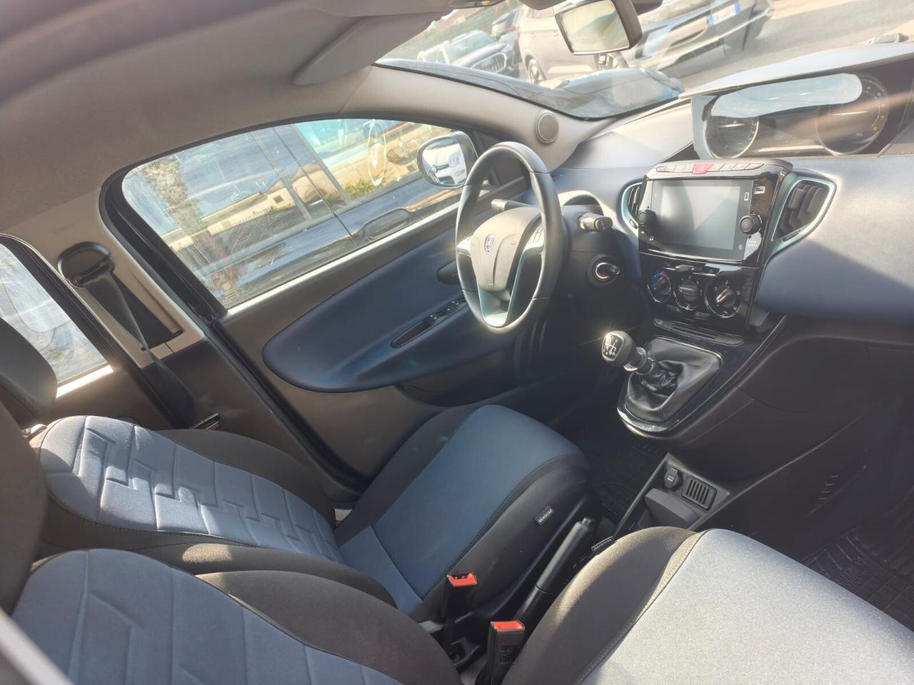 Lancia Ypsilon 1.0 70CV HYBRID PLATINUM