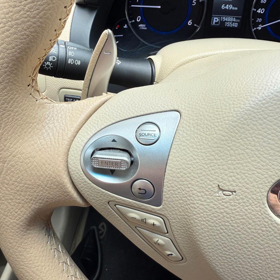 Infiniti QX70 3.0 diesel V6 AT GT Premium