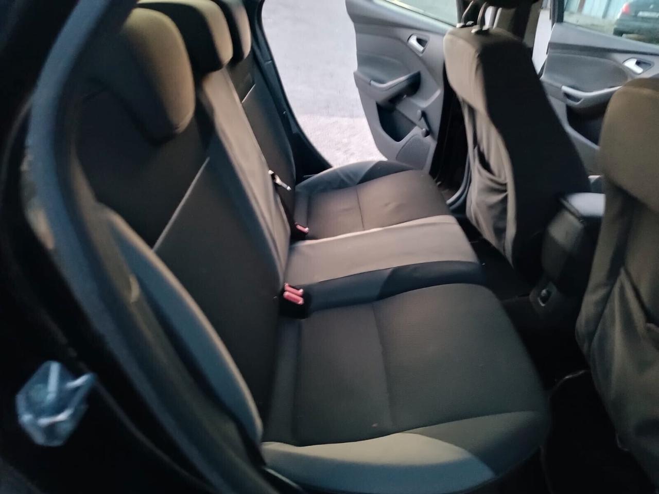 Ford Focus SW 2012---1.6 Diesel