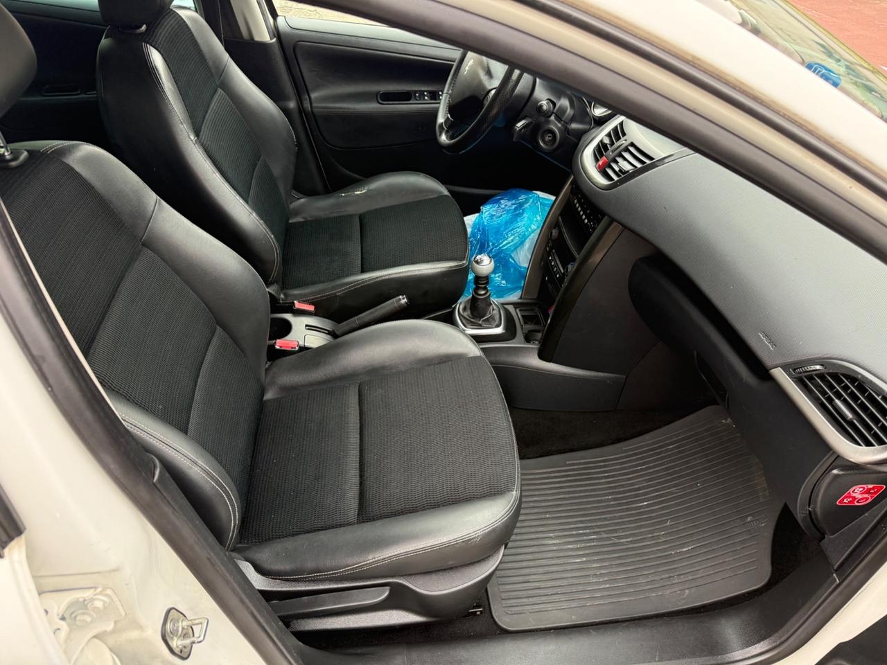 Peugeot 207 1.6 8V HDi 112CV allure