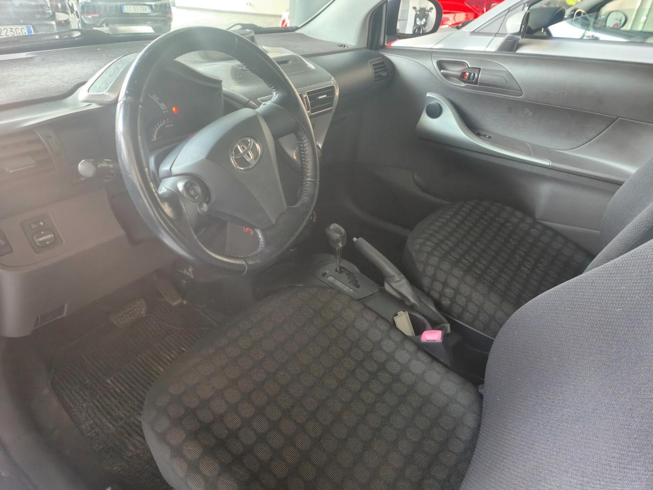 Toyota iQ 1.0