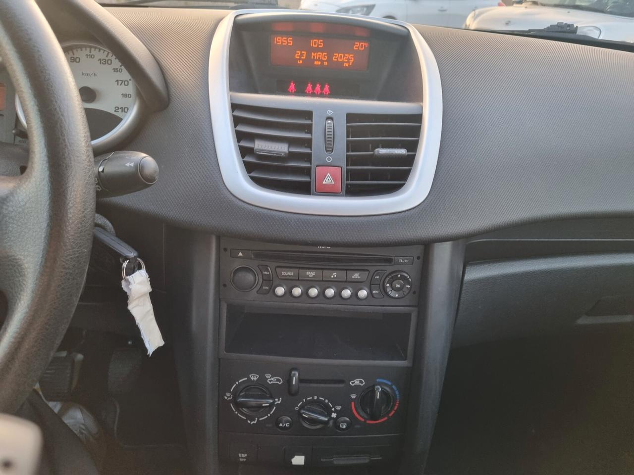 Peugeot 207 1.4 8V 75CV 5p. X Line