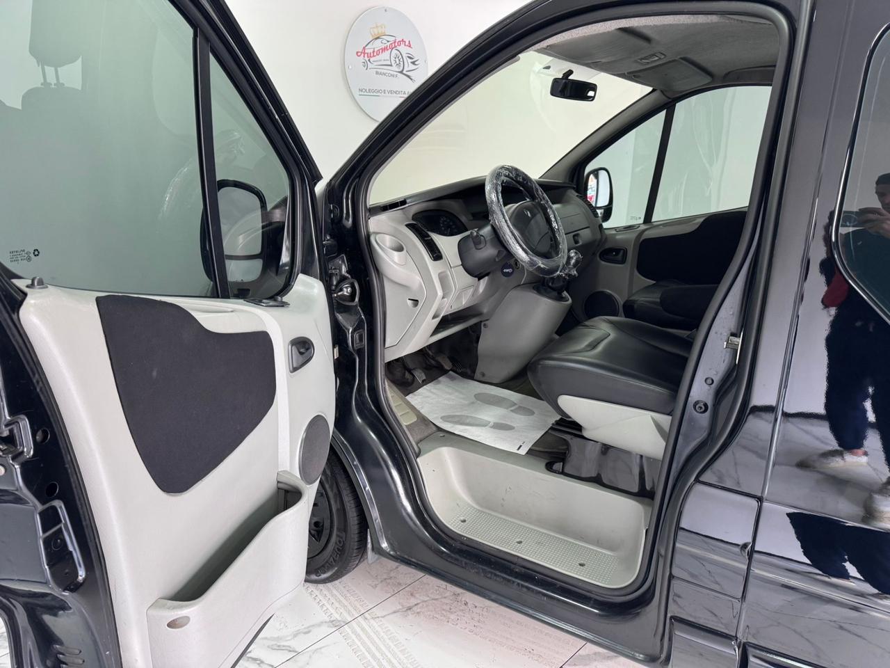 Renault Trafic 2.5 dCi -VETRATO-OMOLOGATO 8 POSTI -2005