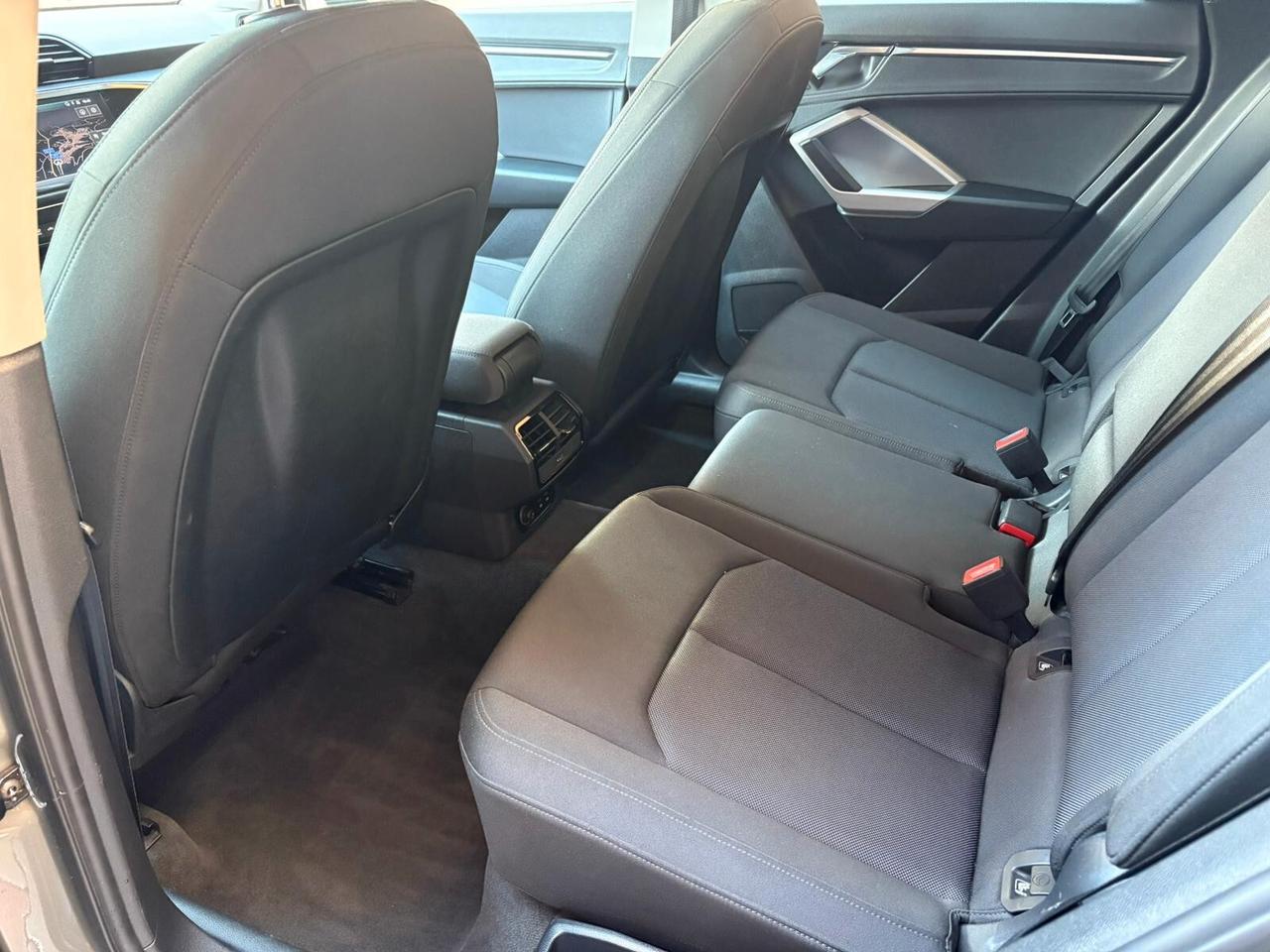 Audi Q3 35 TDI S tronic Business