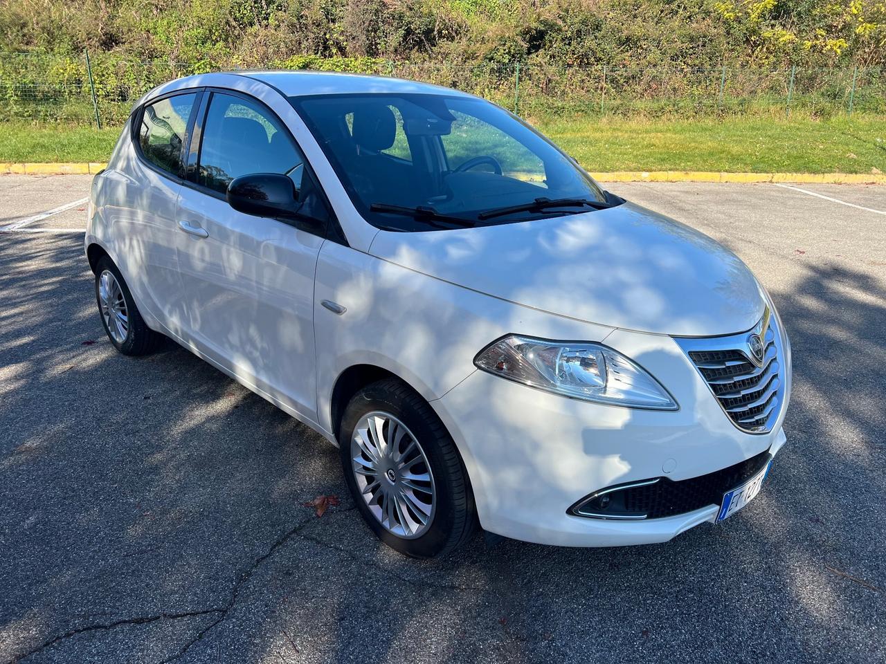 Lancia Ypsilon 1.2 69 CV 5 porte Platinum