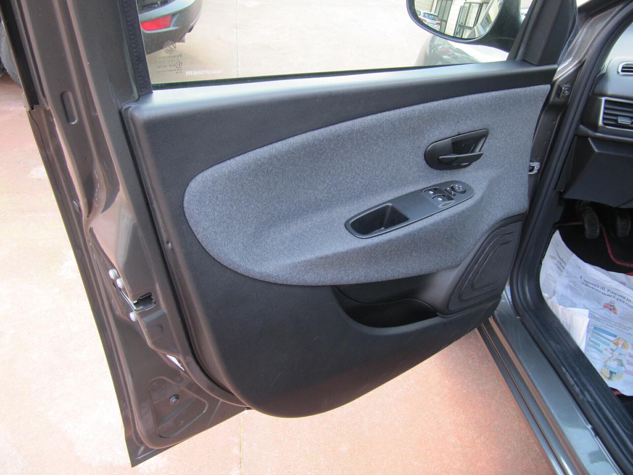 Lancia Ypsilon 0.9 TwinAir 85 CV 5 porte Metano Ecochic Gold