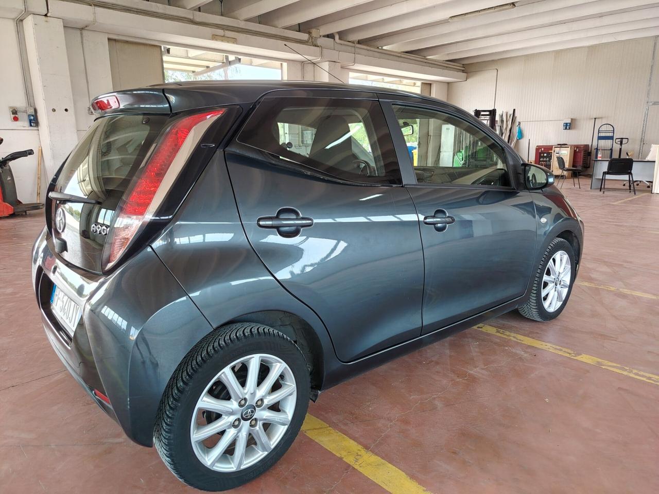Toyota Aygo 1.0 VVT-i 69 CV 5 porte x-wave MMT