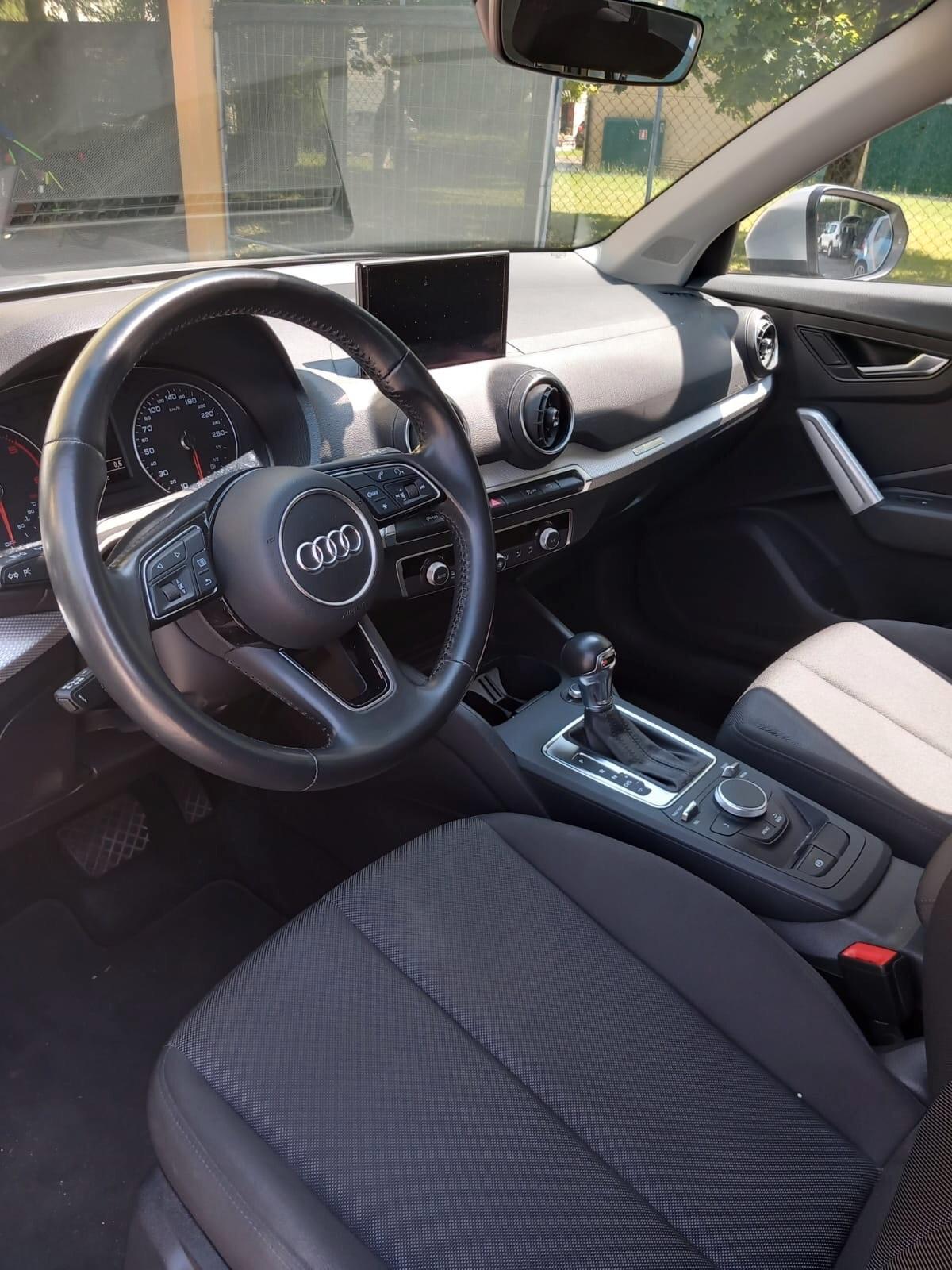 Audi Q2 30 TDI Business