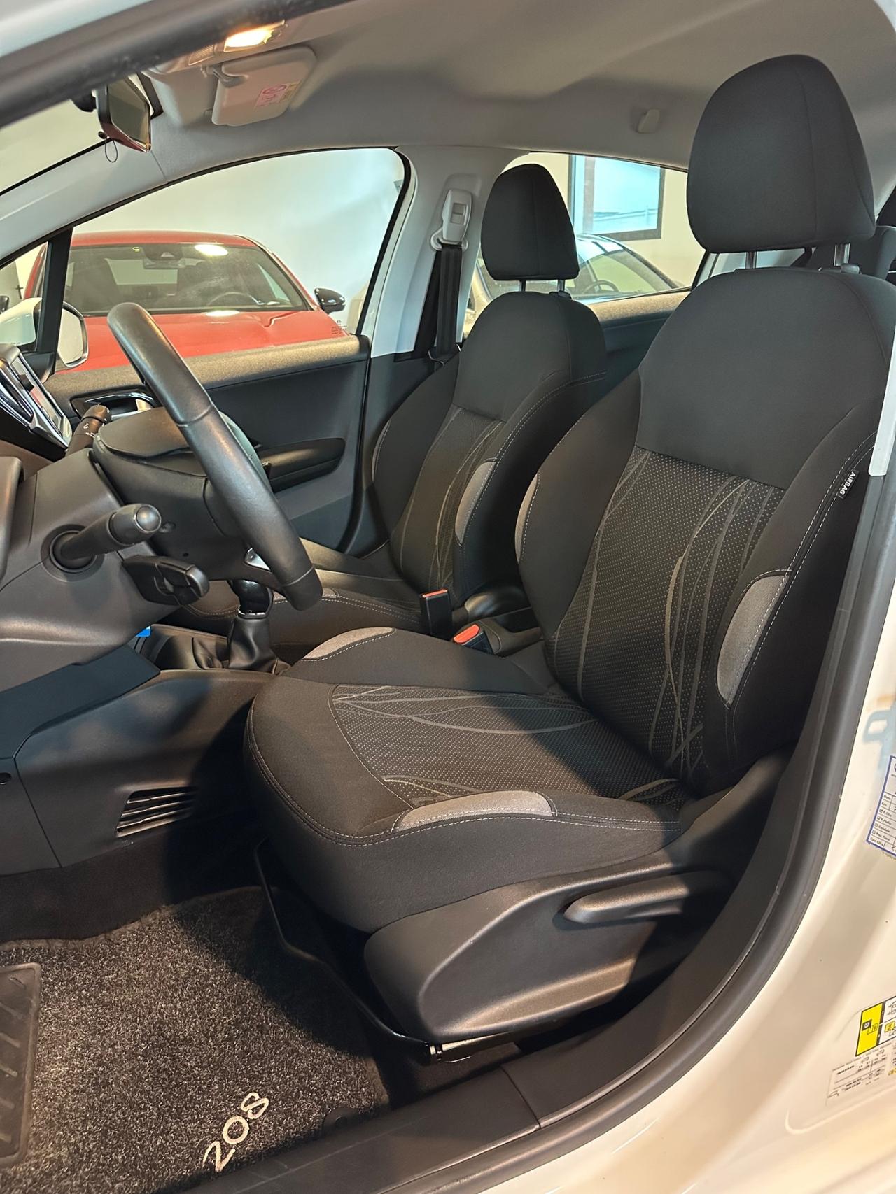 Peugeot 208 1.4 HDi 68 CV 5 porte Allure