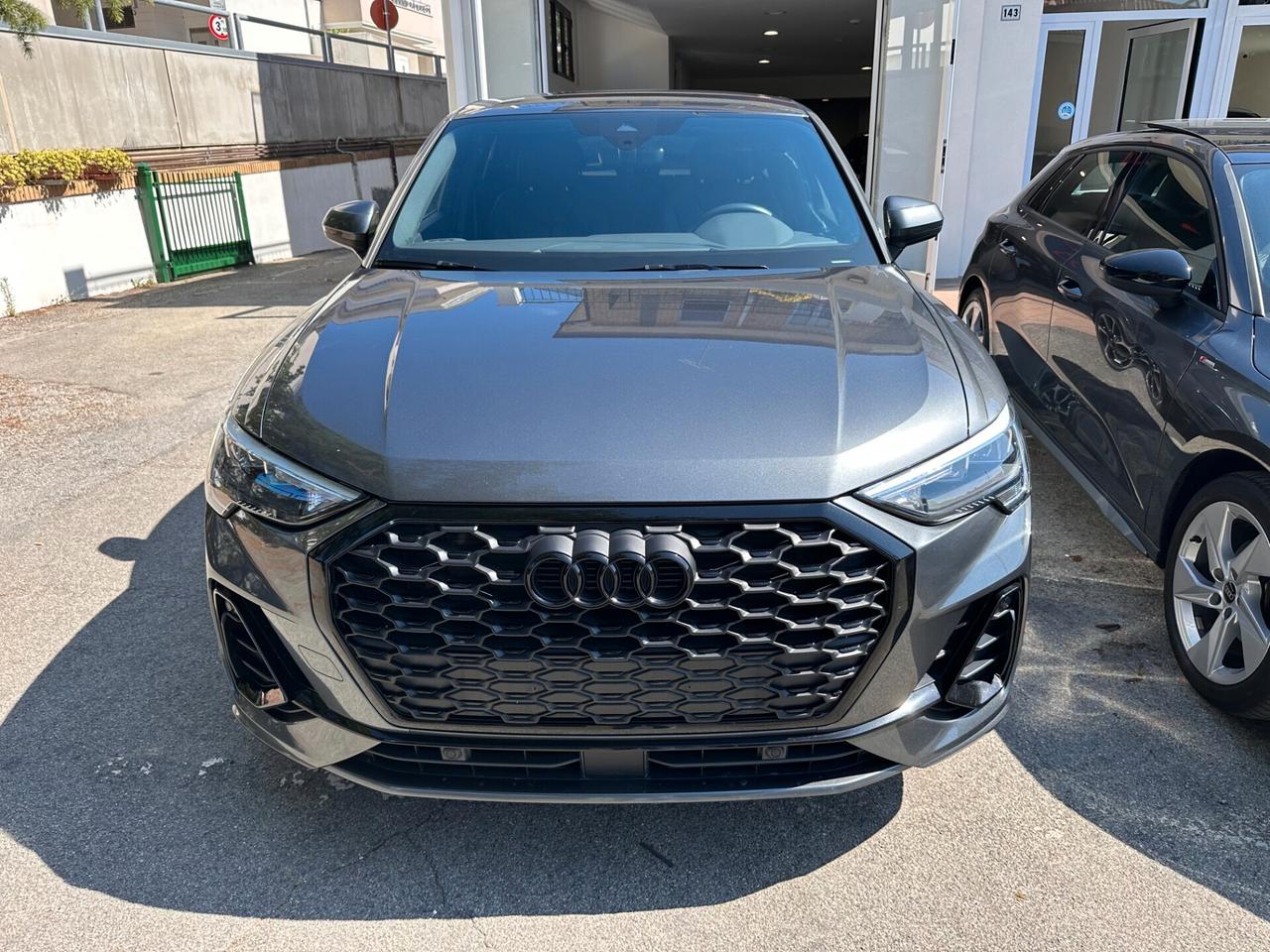 Audi Q3 SPORTBACK 35 TDI S tronic S line Edition / PELLE / R19