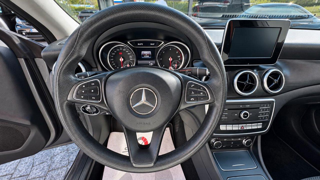 Mercedes CLA 200 d Shooting brake Business auto