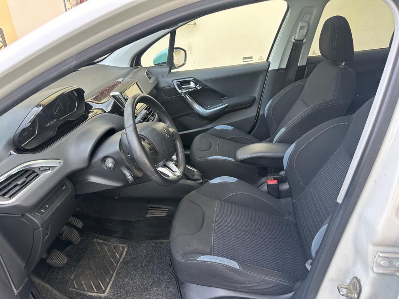 Peugeot 208 1.4 HDi 68 CV 5 porte Allure