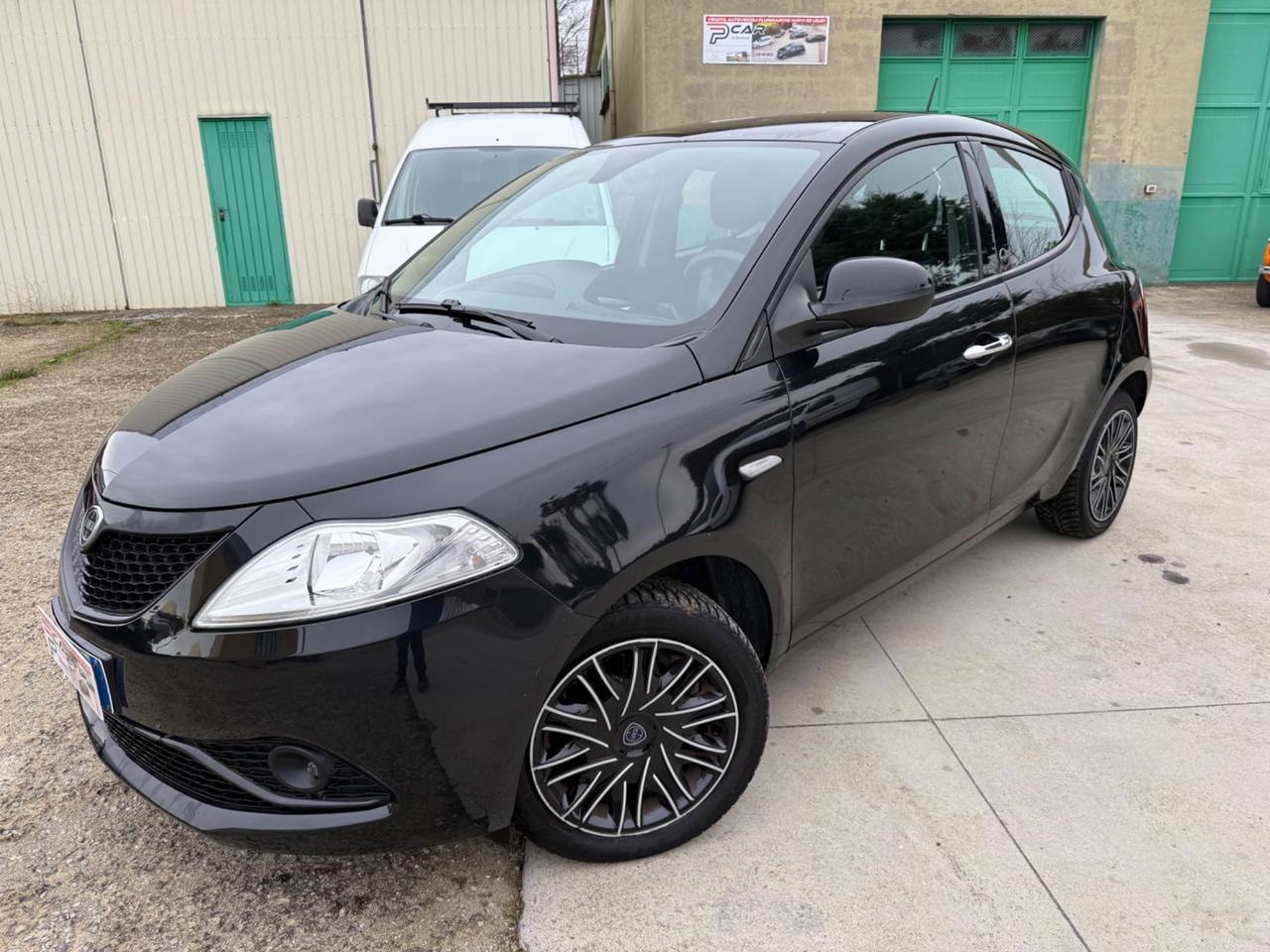 Lancia Ypsilon 1.0 FireFly 5 porte S&S Hybrid Ecochic Gold